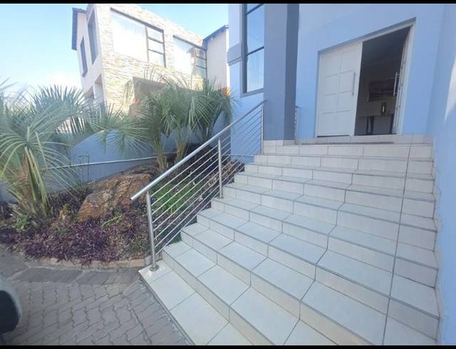 4 BEDROOM HOUSE FOR SALE IN SOUTH CREST